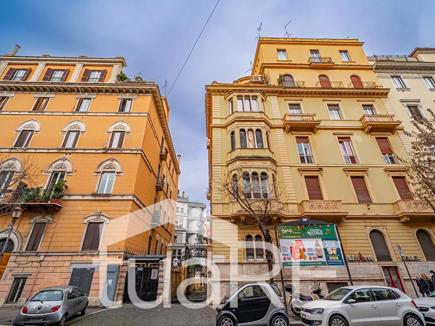 Immagine 3 di Appartamento in vendita  in Via Properzio a Roma