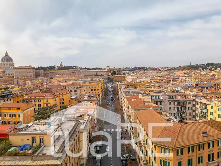 Immagine 4 di Appartamento in vendita  in Via Properzio a Roma
