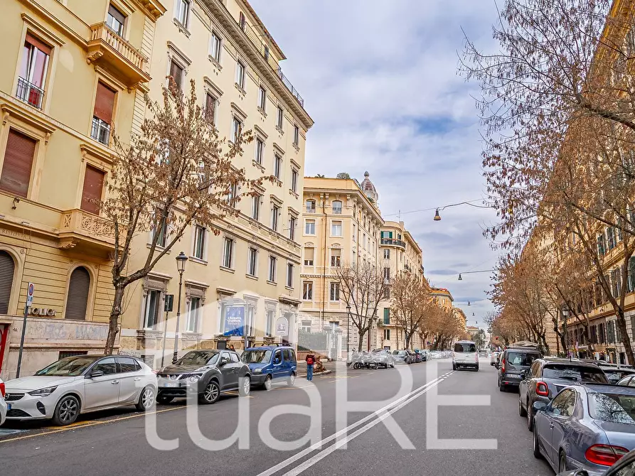 Immagine 5 di Appartamento in vendita  in Via Properzio a Roma