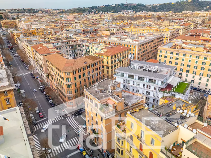 Immagine 6 di Appartamento in vendita  in Via Properzio a Roma