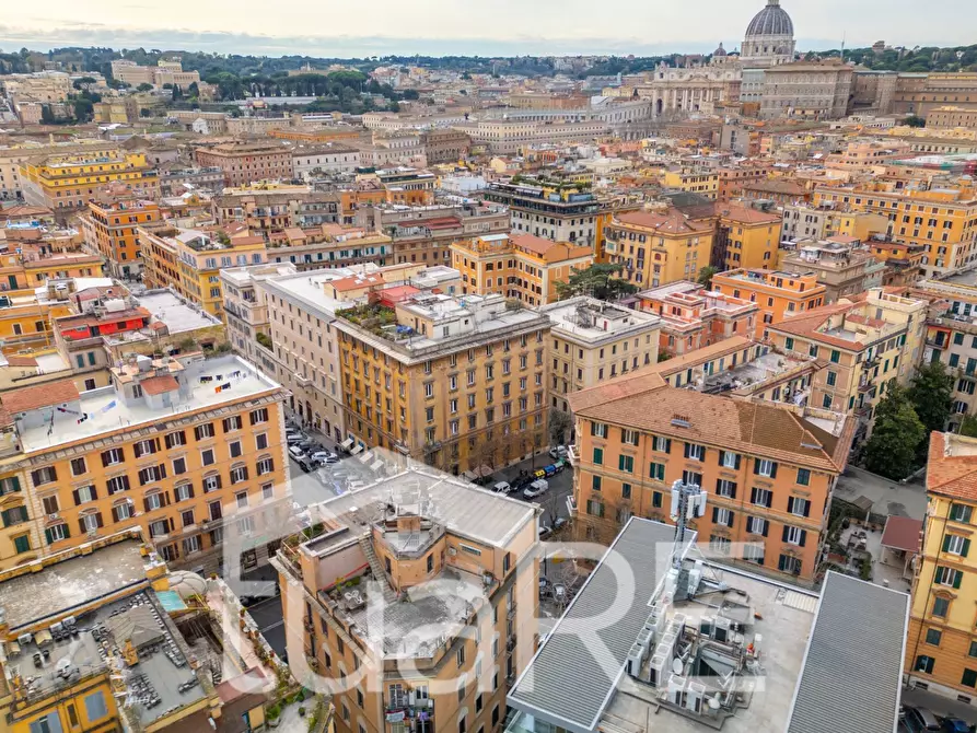 Immagine 7 di Appartamento in vendita  in Via Properzio a Roma