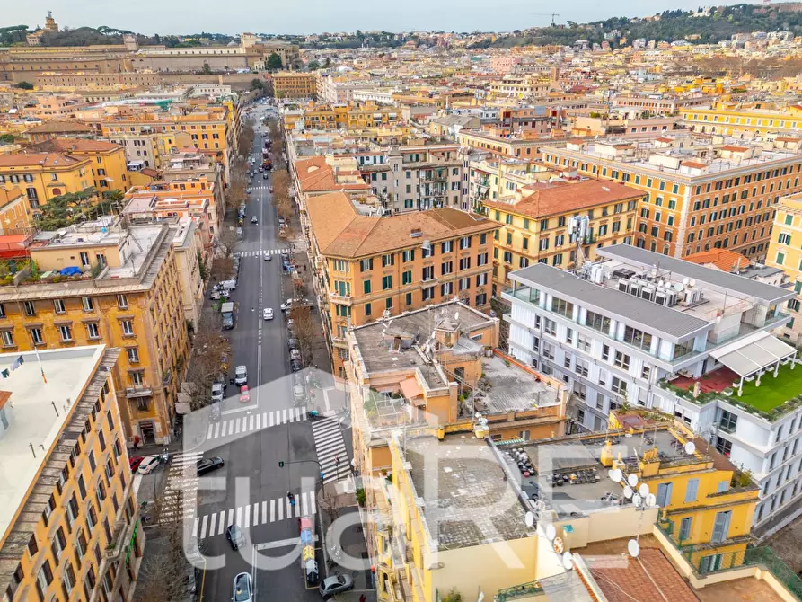 Immagine 8 di Appartamento in vendita  in Via Properzio a Roma