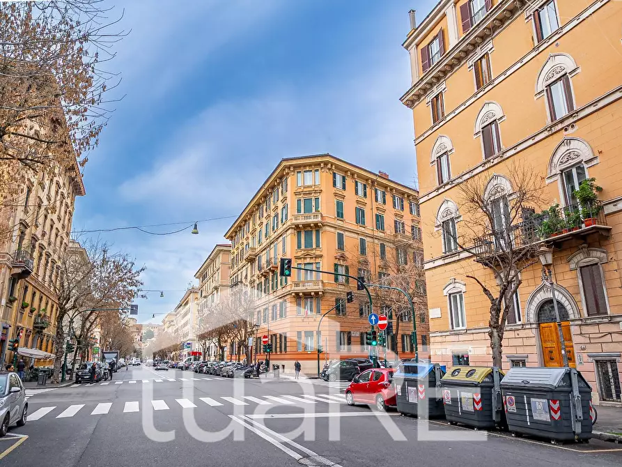 Immagine 9 di Appartamento in vendita  in Via Properzio a Roma