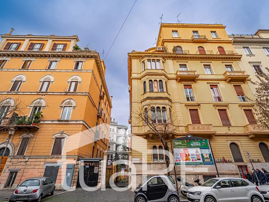 Immagine 11 di Appartamento in vendita  in Via Properzio a Roma