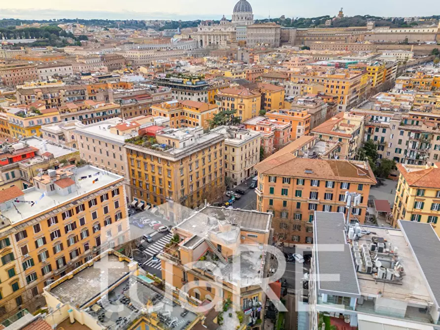 Immagine 18 di Appartamento in vendita  in Via Properzio a Roma