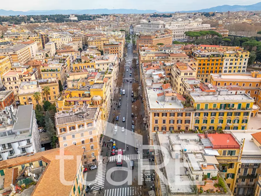 Immagine 24 di Appartamento in vendita  in Via Properzio a Roma
