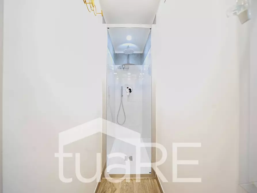 Immagine 11 di Appartamento in vendita  in Via Francesco Crispi a Roma