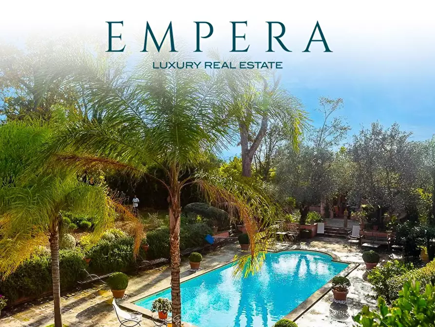 Immagine 1 di Villa in vendita  in Via Del Casale Solaro a Roma