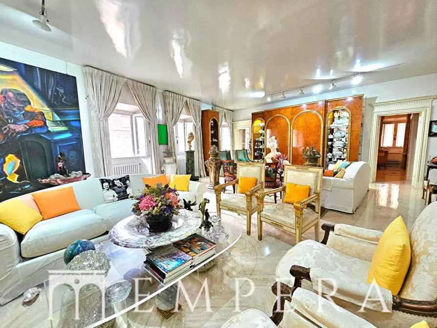 Immagine 2 di Appartamento in vendita  in Via Margutta a Roma