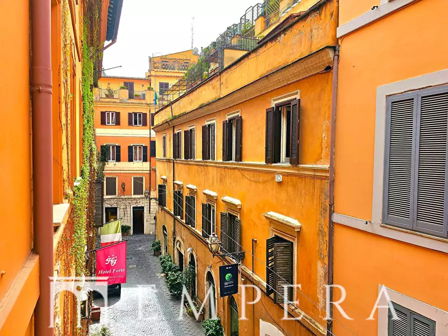 Immagine 3 di Appartamento in vendita  in Via Margutta a Roma