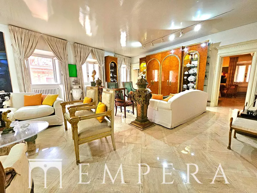 Immagine 6 di Appartamento in vendita  in Via Margutta a Roma