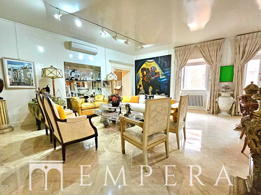 Immagine 10 di Appartamento in vendita  in Via Margutta a Roma