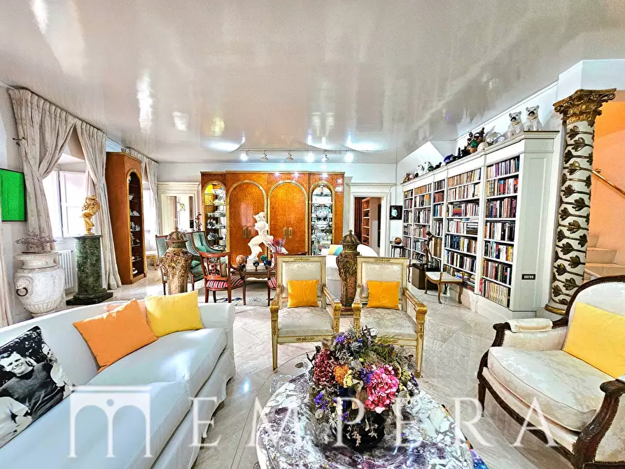 Immagine 11 di Appartamento in vendita  in Via Margutta a Roma