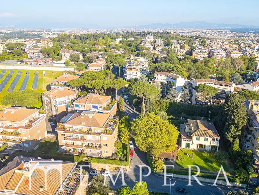 Immagine 2 di Villa in vendita  in Via Massimi a Roma