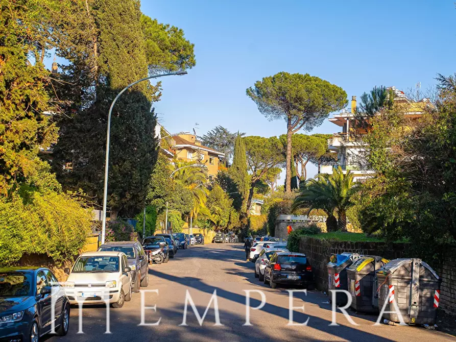 Immagine 3 di Villa in vendita  in Via Massimi a Roma