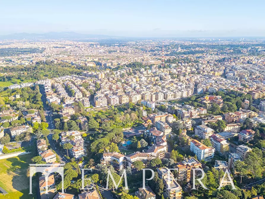Immagine 9 di Villa in vendita  in Via Massimi a Roma