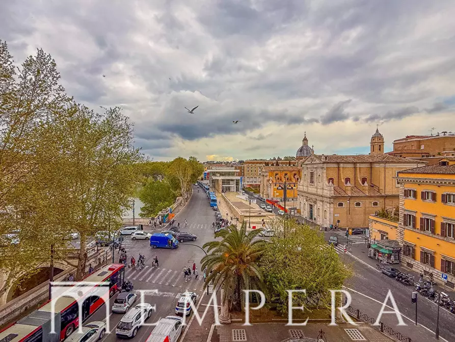 Immagine 2 di Appartamento in vendita  in Piazza Del Porto Di Ripetta a Roma