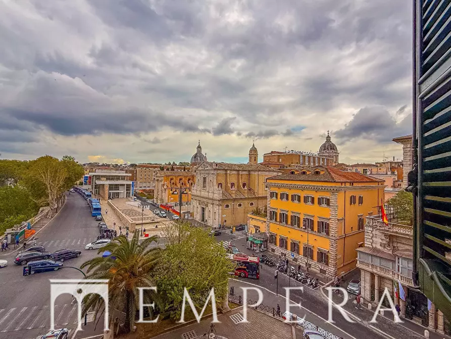 Immagine 3 di Appartamento in vendita  in Piazza Del Porto Di Ripetta a Roma