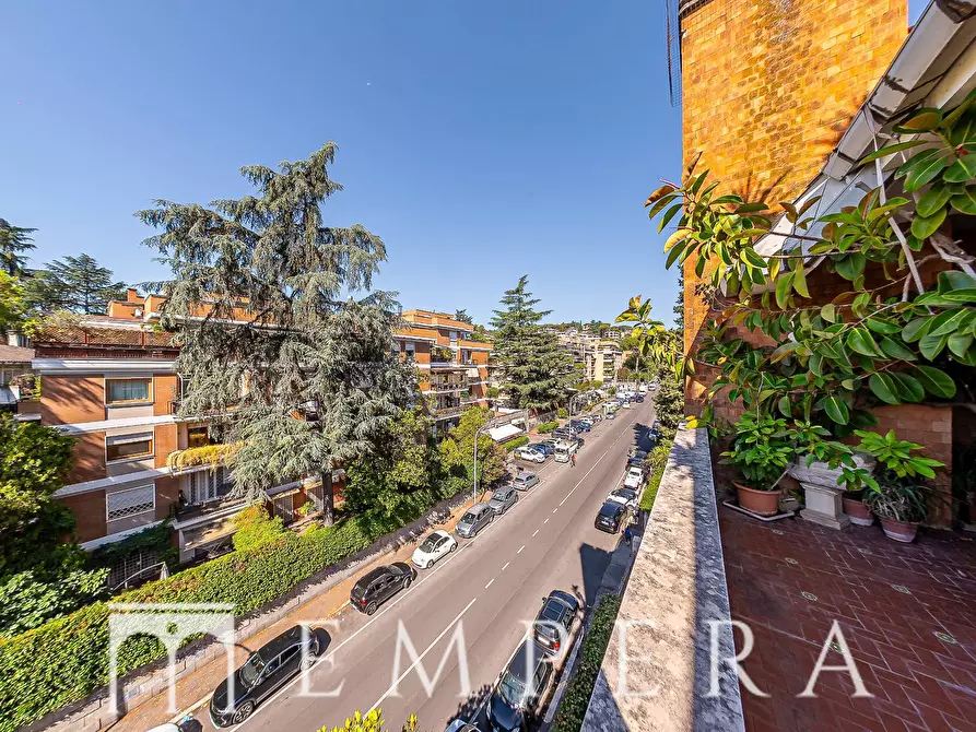 Immagine 14 di Attico in vendita  in Via Della Farnesina a Roma