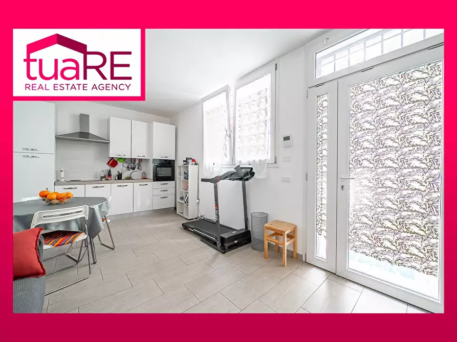 Immagine 1 di Appartamento in vendita  in Via Vicolungo a Roma