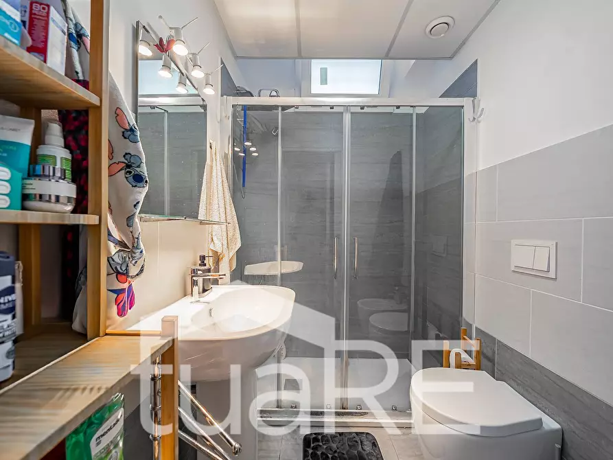 Immagine 5 di Appartamento in vendita  in Via Vicolungo a Roma