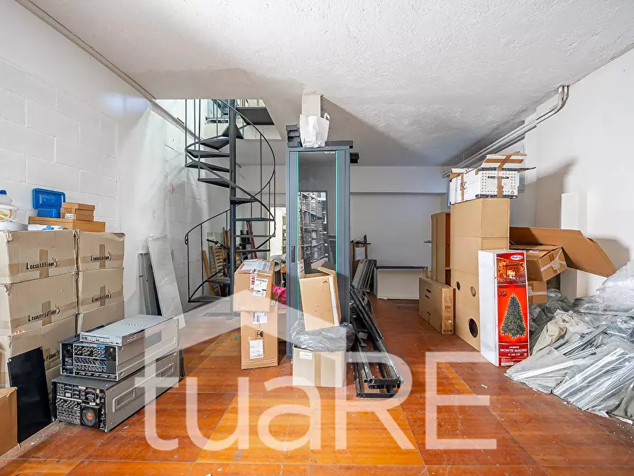 Immagine 6 di Negozio in vendita  in Via Camesena a Roma