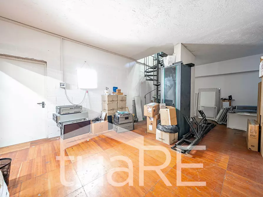 Immagine 7 di Negozio in vendita  in Via Camesena a Roma