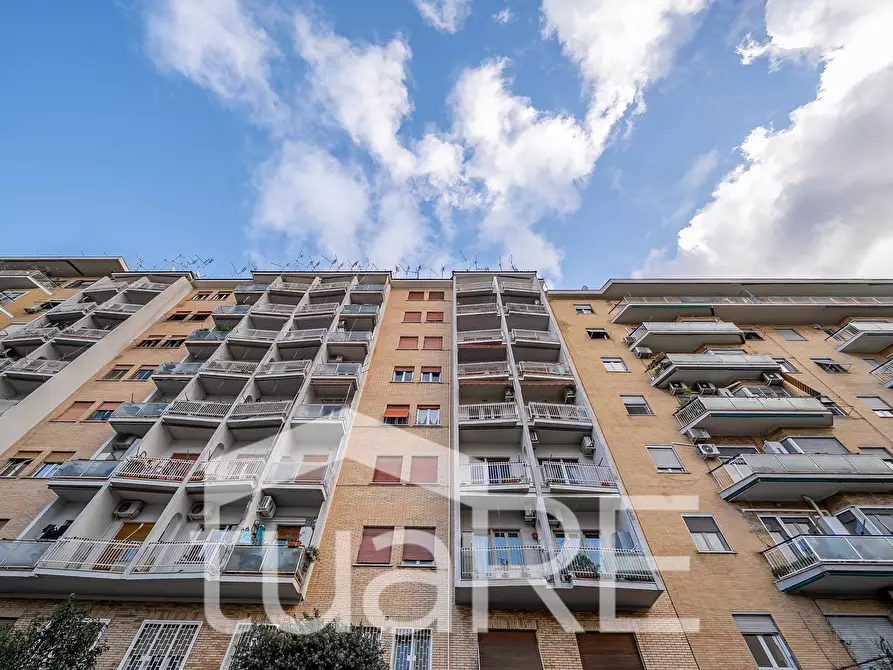 Immagine 9 di Negozio in vendita  in Via Camesena a Roma