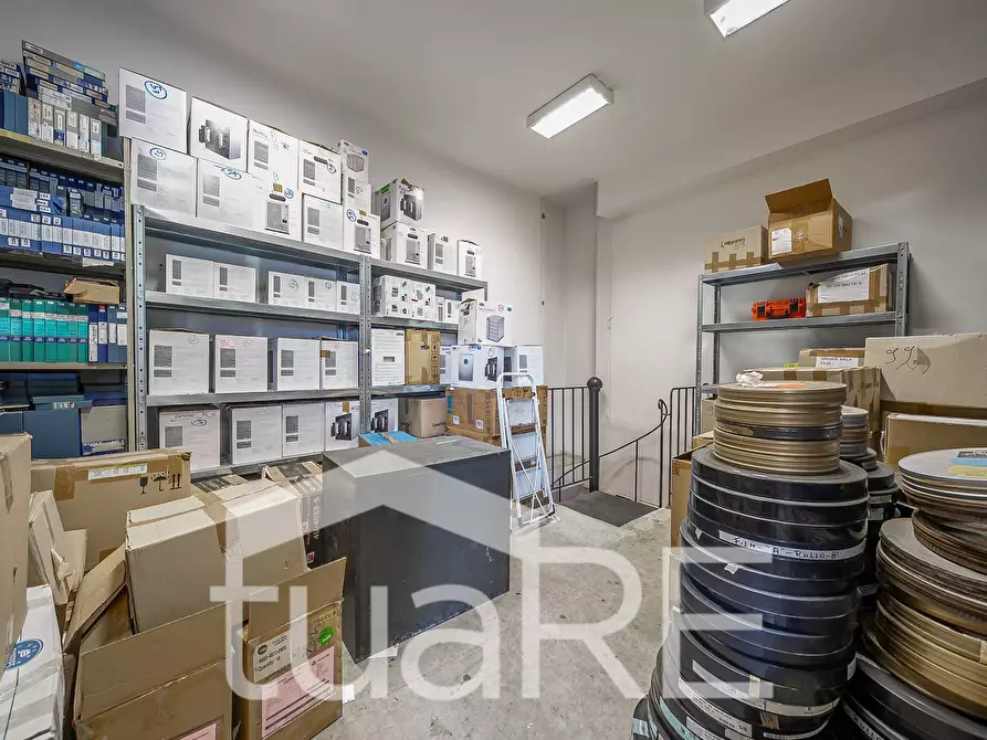 Immagine 14 di Negozio in vendita  in Via Camesena a Roma