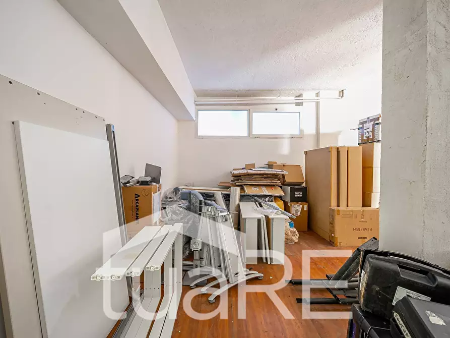 Immagine 19 di Negozio in vendita  in Via Camesena a Roma