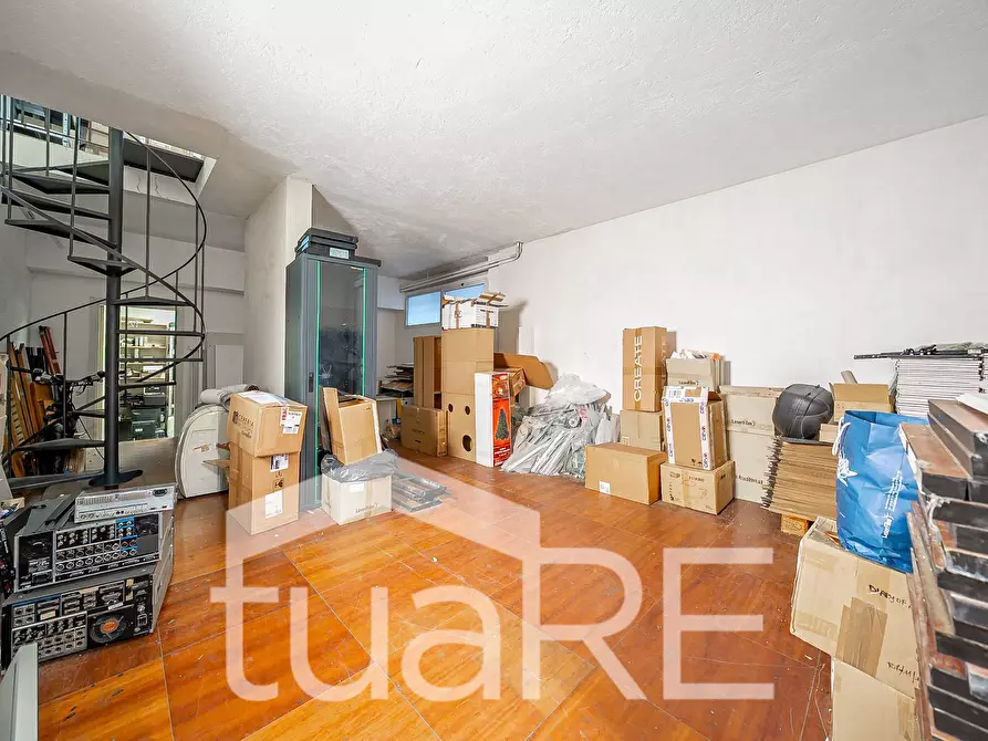 Immagine 20 di Negozio in vendita  in Via Camesena a Roma