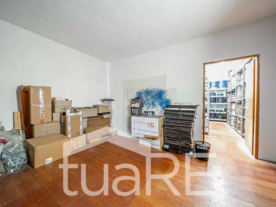 Immagine 21 di Negozio in vendita  in Via Camesena a Roma