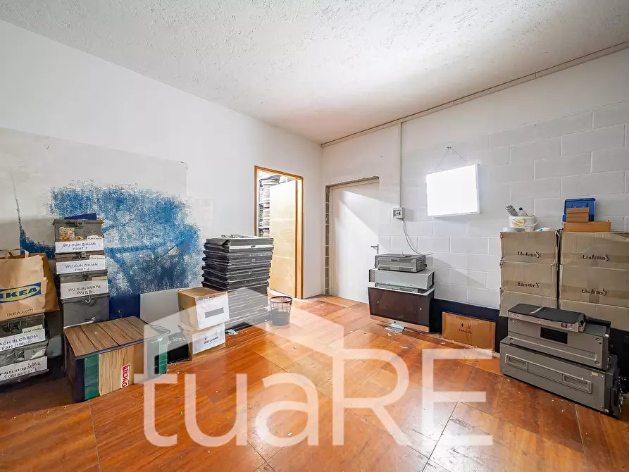 Immagine 22 di Negozio in vendita  in Via Camesena a Roma