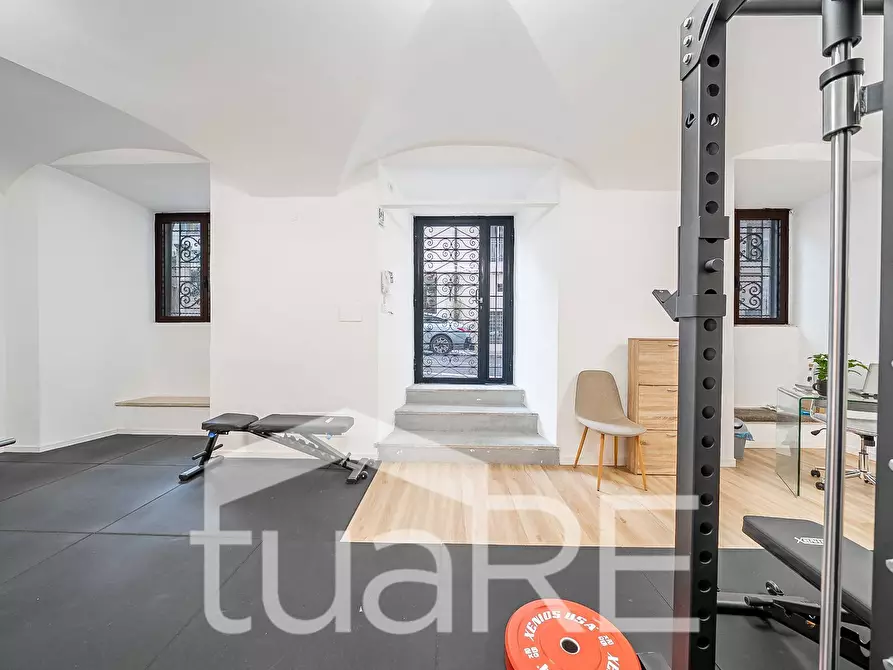 Immagine 3 di Negozio in vendita  in Via Mazzarino a Roma