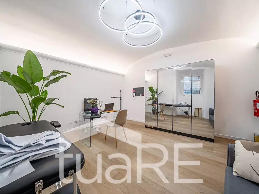 Immagine 4 di Negozio in vendita  in Via Mazzarino a Roma