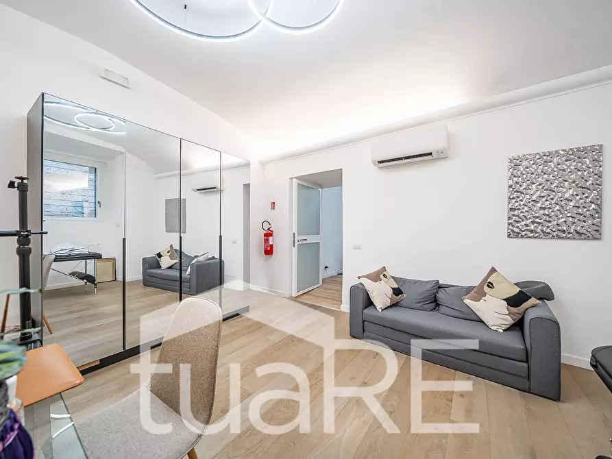 Immagine 5 di Negozio in vendita  in Via Mazzarino a Roma