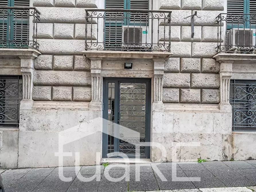 Immagine 11 di Negozio in vendita  in Via Mazzarino a Roma