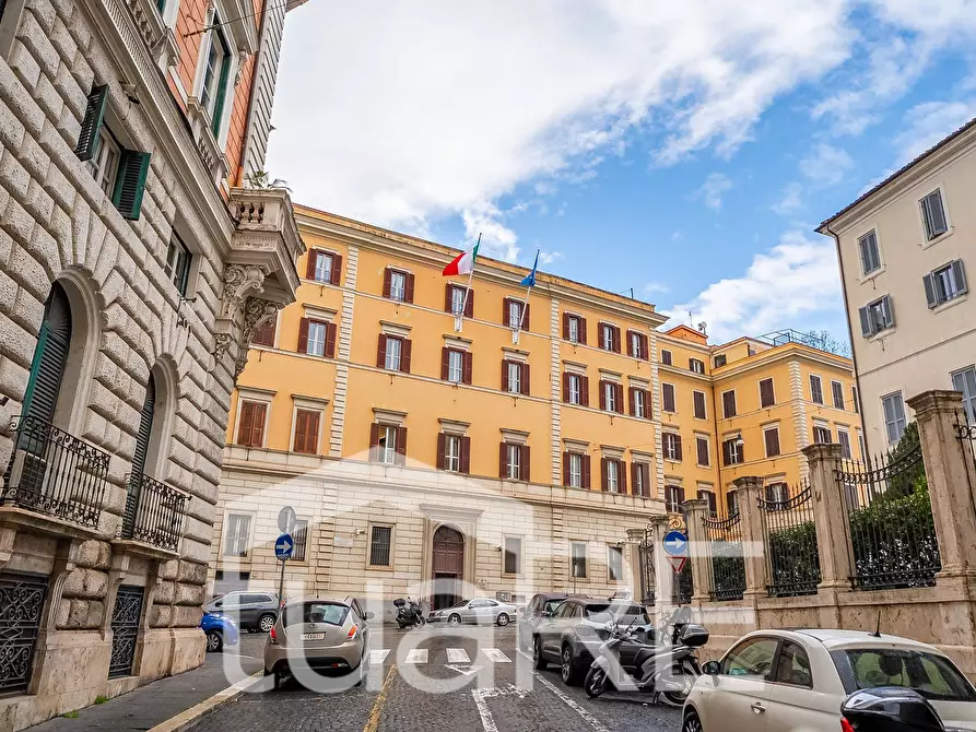 Immagine 12 di Negozio in vendita  in Via Mazzarino a Roma