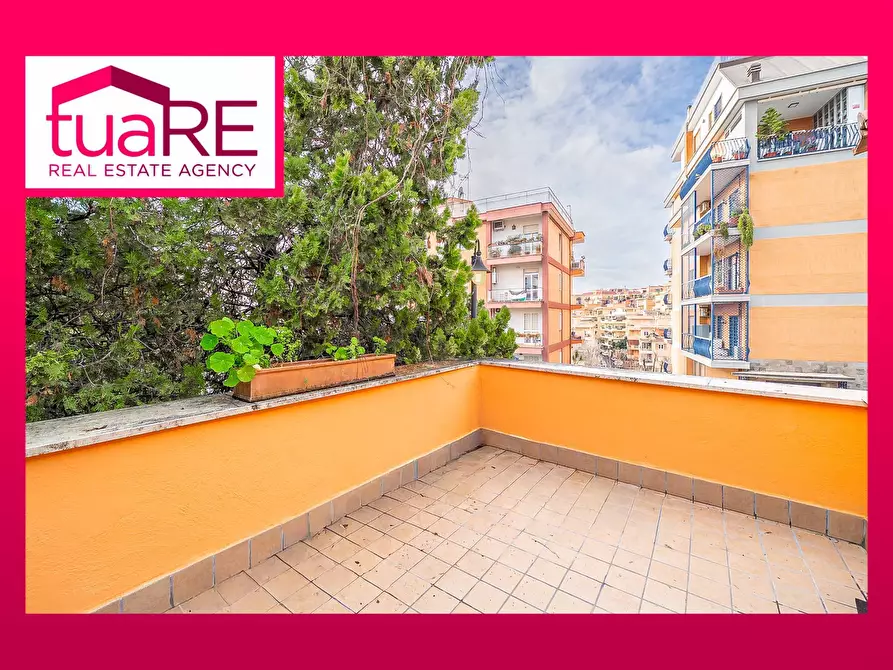 Immagine 1 di Attico in vendita  in Via Guido Guinizelli a Roma