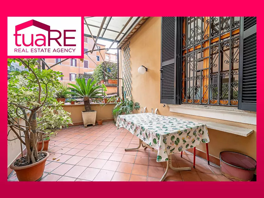 Immagine 1 di Appartamento in vendita  in Via Della Mercede a Roma