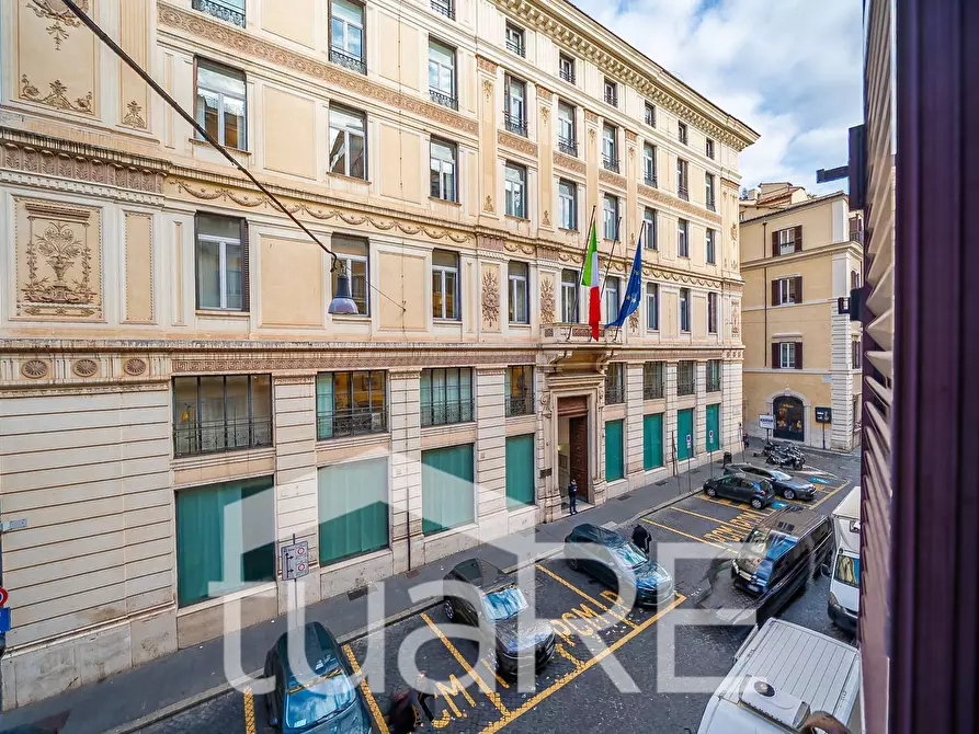 Immagine 6 di Appartamento in vendita  in Via Della Mercede a Roma