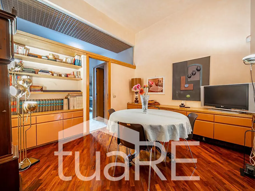 Immagine 7 di Appartamento in vendita  in Via Della Mercede a Roma