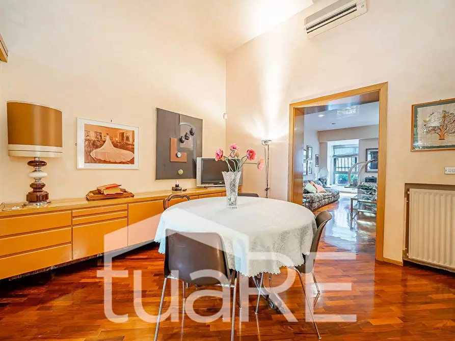 Immagine 8 di Appartamento in vendita  in Via Della Mercede a Roma