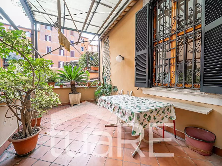 Immagine 10 di Appartamento in vendita  in Via Della Mercede a Roma