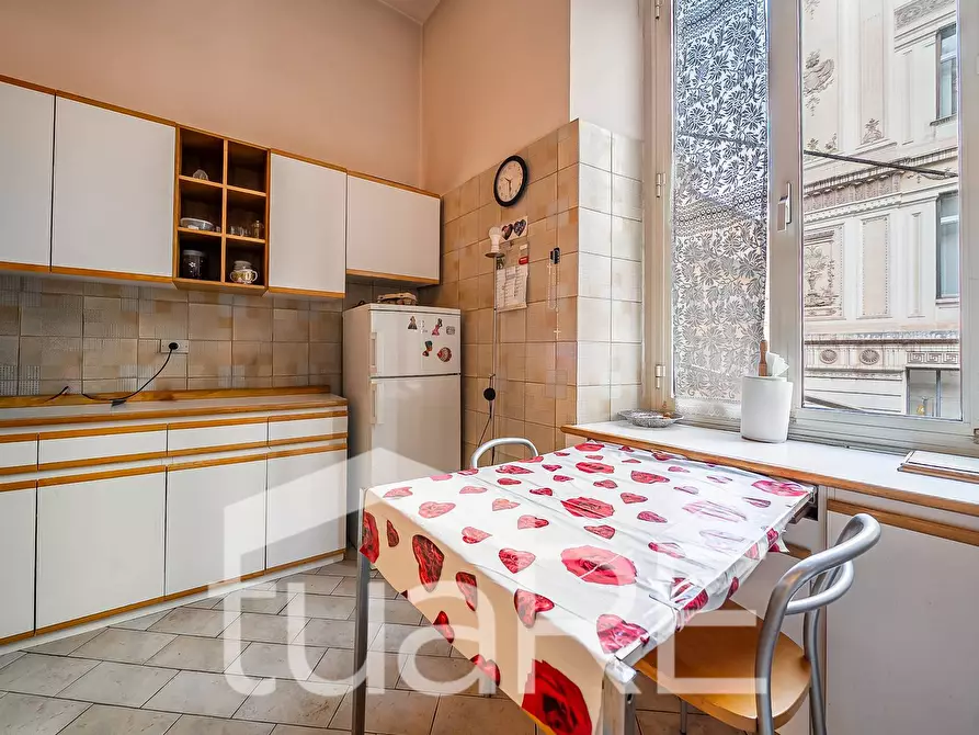 Immagine 13 di Appartamento in vendita  in Via Della Mercede a Roma