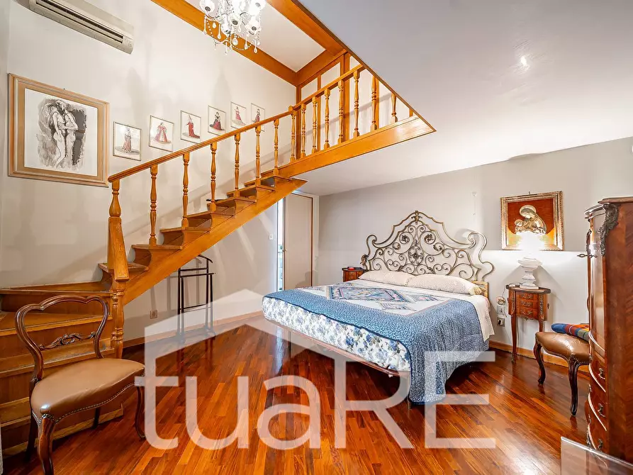 Immagine 14 di Appartamento in vendita  in Via Della Mercede a Roma