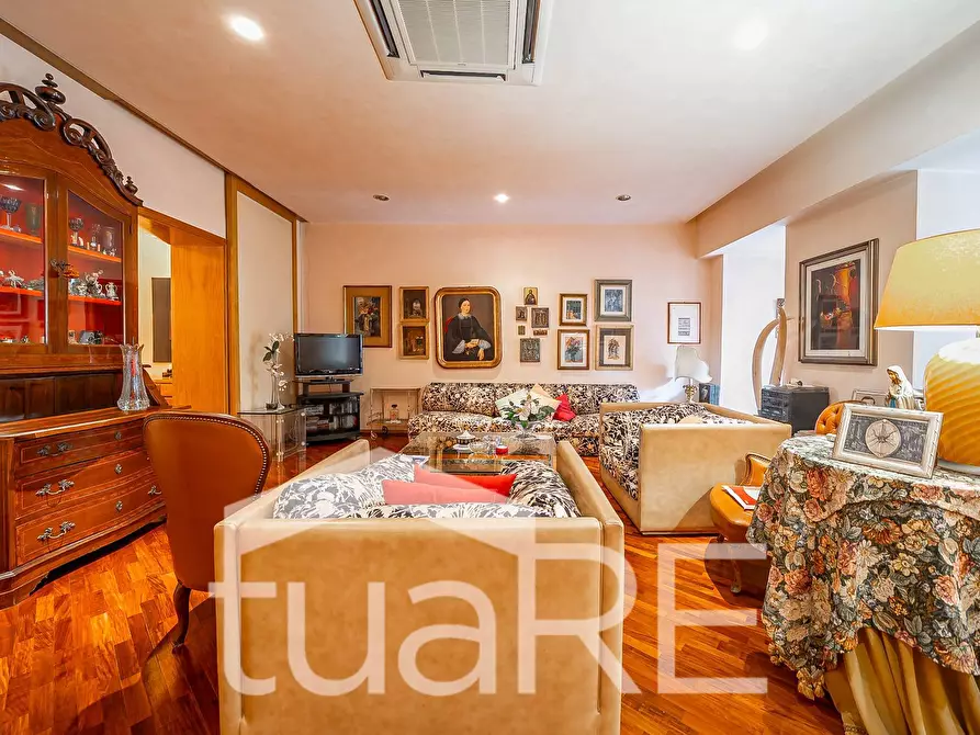 Immagine 28 di Appartamento in vendita  in Via Della Mercede a Roma