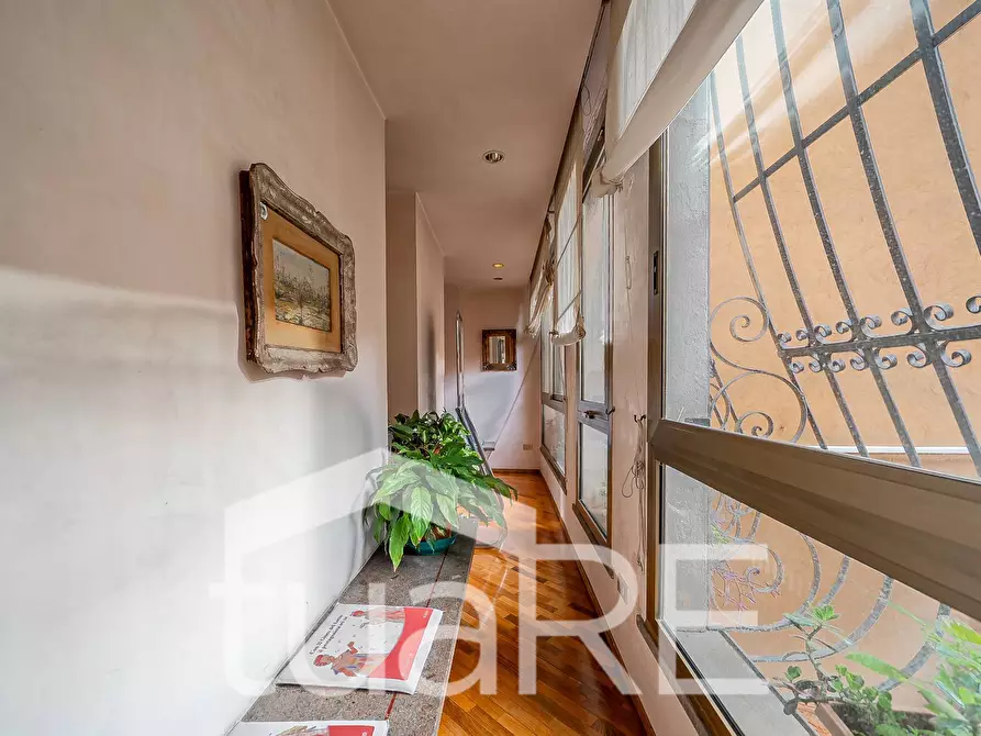 Immagine 29 di Appartamento in vendita  in Via Della Mercede a Roma