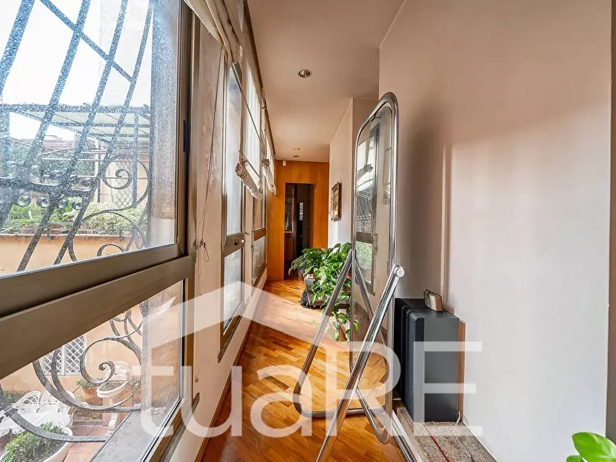 Immagine 30 di Appartamento in vendita  in Via Della Mercede a Roma