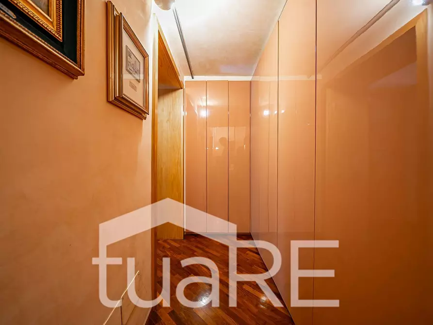 Immagine 31 di Appartamento in vendita  in Via Della Mercede a Roma